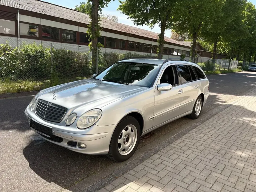 Second-hand Mercedes E220 150 CP (110 kW) 2005 Argintiu Break