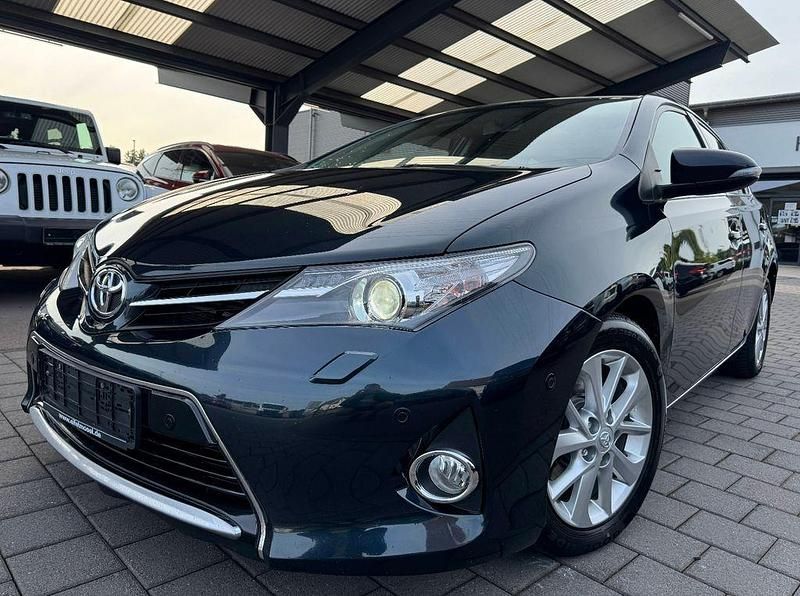Schwarz Gebraucht 2013 Toyota Auris Edition Limousine | 6.300 € (Fairer Preis) - Bild 1/4
