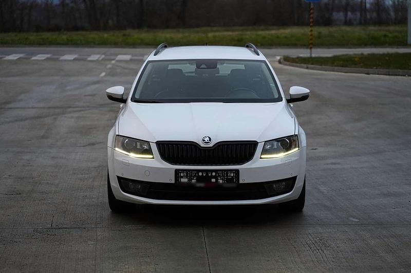 Gebraucht Skoda Octavia Elegance 150 PS (110 kW) 2014 Weiß Kleinwagen