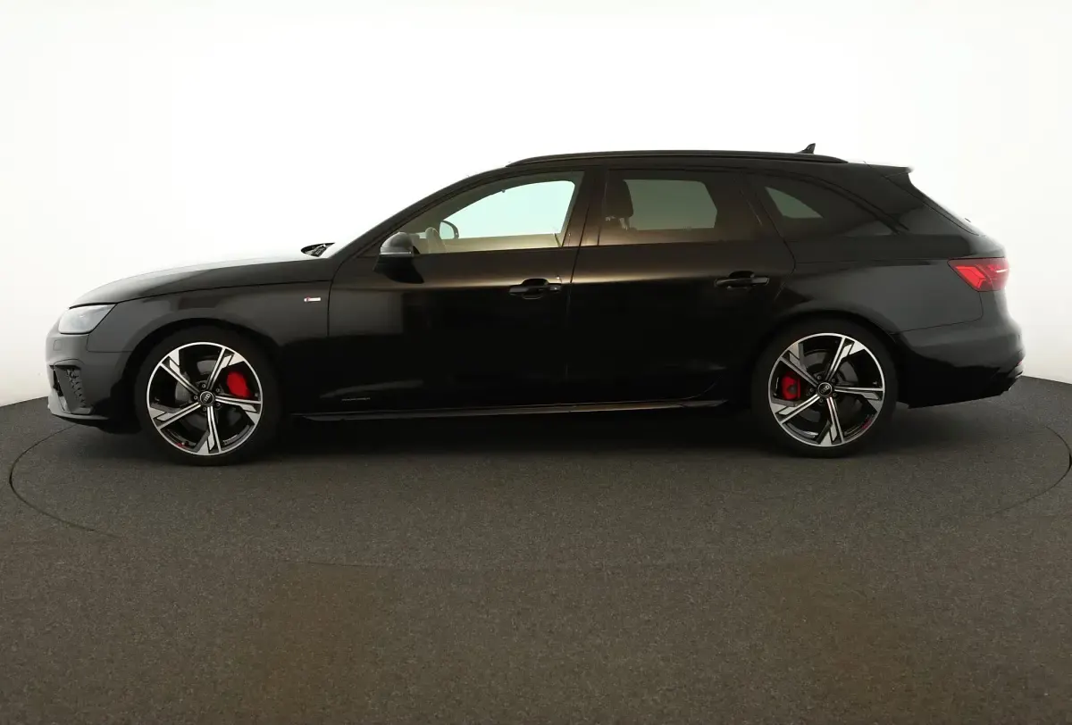 Gebraucht Audi A4 S-Line 265 PS (194 kW) 2025 Mythosschwarz metallic Limousine