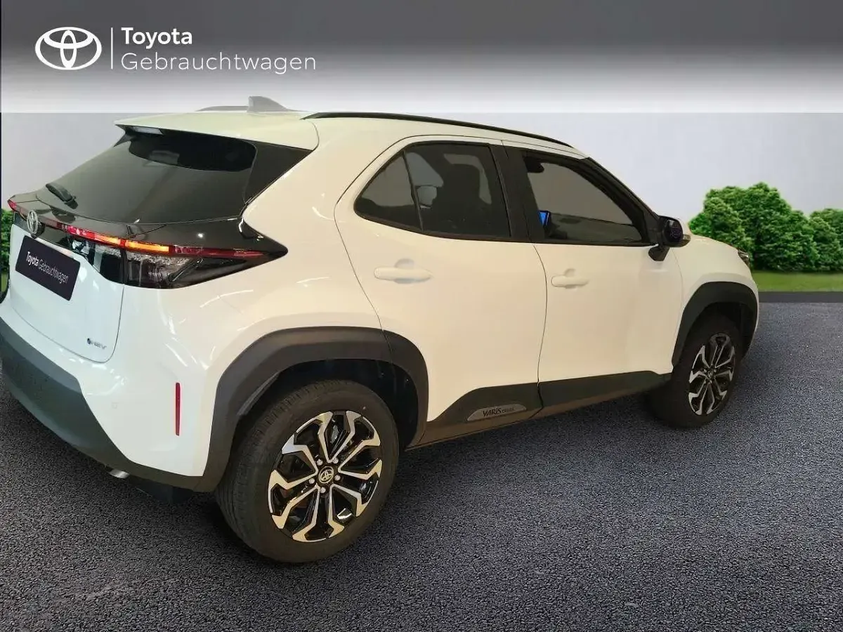 Neu Toyota Yaris Cross 131 PS (96 kW) 2025 Schwarz SUV