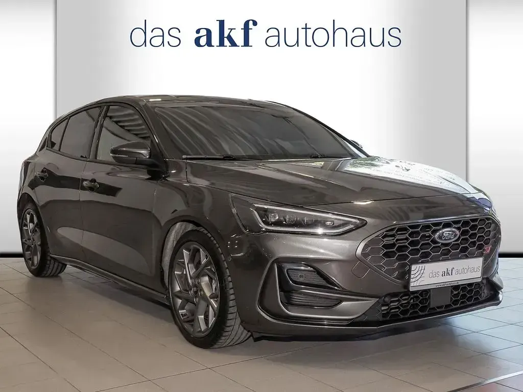 Gebraucht Ford Focus ST 280 PS (205 kW) 2023 Magneticgrau (metallic) Limousine