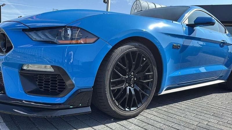Blau Gebraucht 2022 Ford Mustang Fastback Coupé | 39.400 € - Bild 1/4