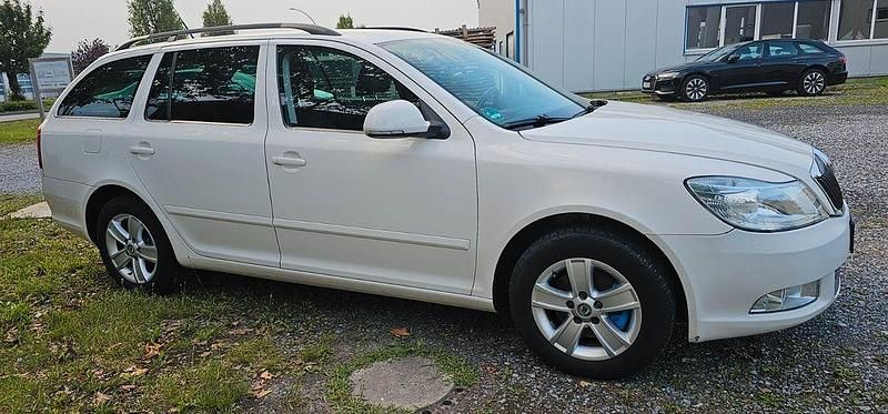 Gebraucht Skoda Octavia Ambiente 160 PS (117 kW) 2011 Weiß Kombi