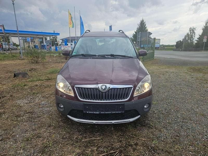 Rot Gebraucht 2014 Skoda Roomster Scout Kombi | 2.980 € (Fairer Preis) - Bild 1/4