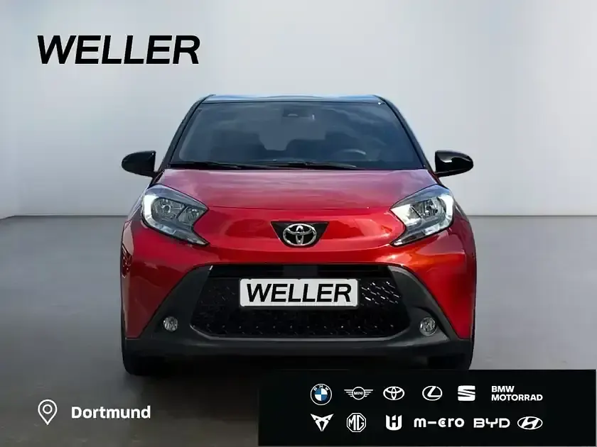 Gebraucht Toyota Aygo Team 72 PS (52 kW) 2024 Chili red / dach black mica (rot) Kleinwagen