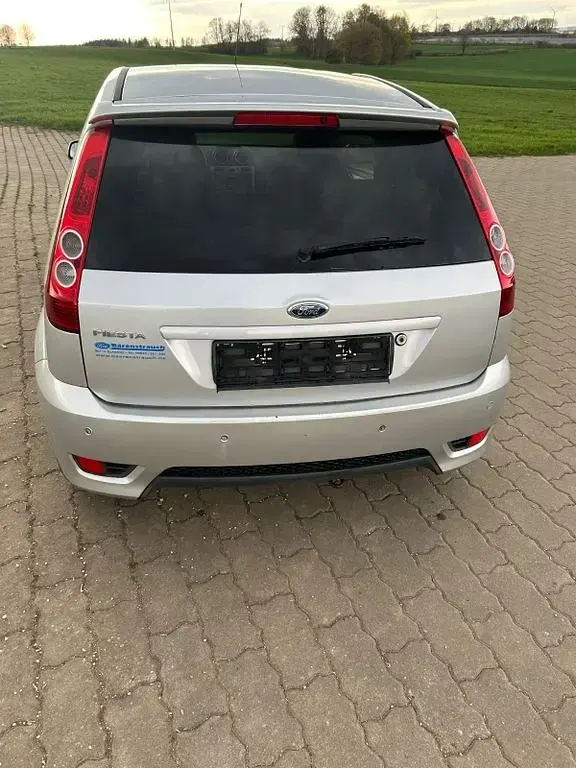 Gebraucht Ford Fiesta 80 PS (58 kW) 2008 Silber Kleinwagen
