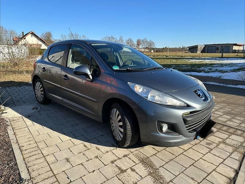 Grau Gebraucht 2010 Peugeot 207 Premium Limousine | 2.490 € (Guter Preis) - Bild 1/4