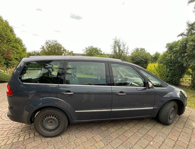 Schwarz Gebraucht 2011 Ford Galaxy Titanium Van / Kleinbus | 5.000 € (Fairer Preis) - Bild 1/4