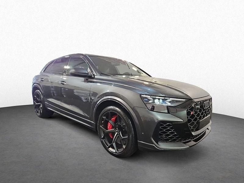 Neu Audi RS Q8 Performance 640 PS (470 kW) 2025 Mythosschwarz metallic SUV