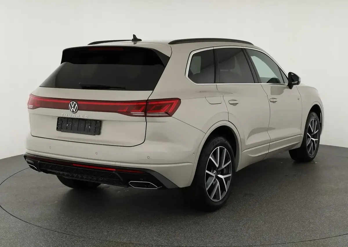 Gebraucht VW Touareg R-line 286 PS (210 kW) 2024 Sechura beige metallic SUV