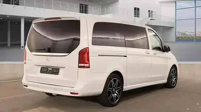 Gebraucht Mercedes V220 AMG line 163 PS (119 kW) 2022 Bergkristallweiß metallic Van / Kleinbus