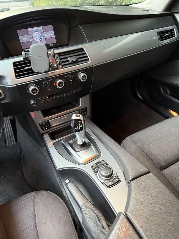 Gebraucht BMW 520 177 PS (130 kW) 2009 Grau Limousine