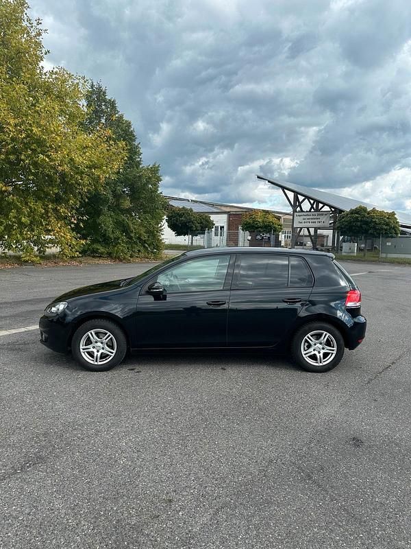 Gebraucht VW Golf VI 80 PS (58 kW) 2011 Schwarz Kleinwagen