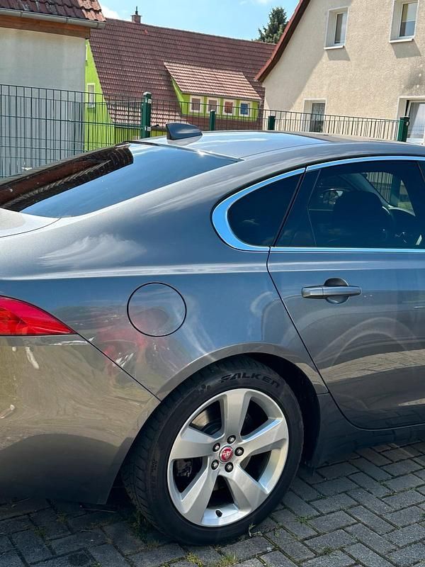 Gebraucht Jaguar XF 300 PS (220 kW) 2017 Grau Limousine
