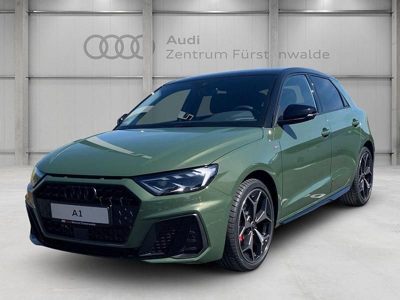Gruen Gebraucht 2025 Audi A1 Sportback Design Kleinwagen | 38.735 € - Bild 1/4