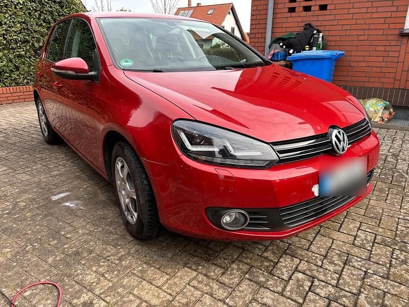 Gebraucht VW Golf VI Team 105 PS (77 kW) 2011 Rot Kleinwagen