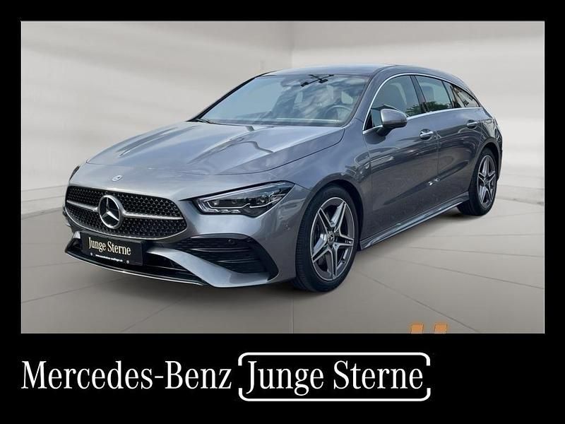 Grau Gebraucht 2024 Mercedes CLA200 Shooting Brake AMG Kombi | 32.963 € (Fairer Preis) - Bild 1/4