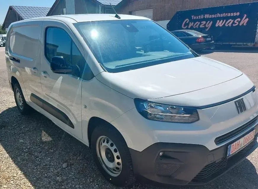 Gebraucht Fiat Doblò 131 PS (96 kW) 2025 Weiß Van / Kleinbus