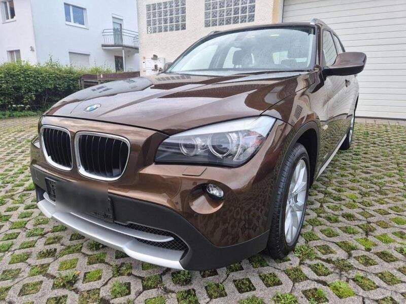 Braun Gebraucht 2010 BMW X1 SUV | 6.499 € - Bild 1/2