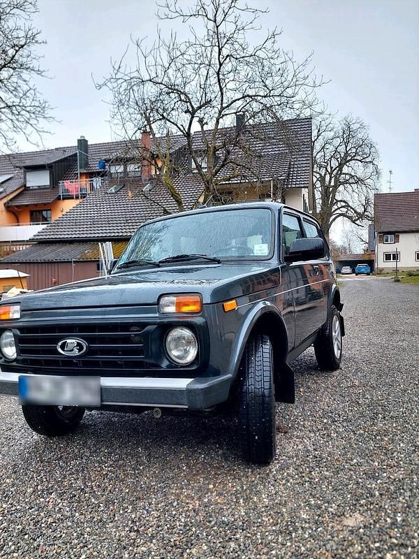 Gebraucht Lada niva 83 PS (61 kW) 2021 Grau SUV