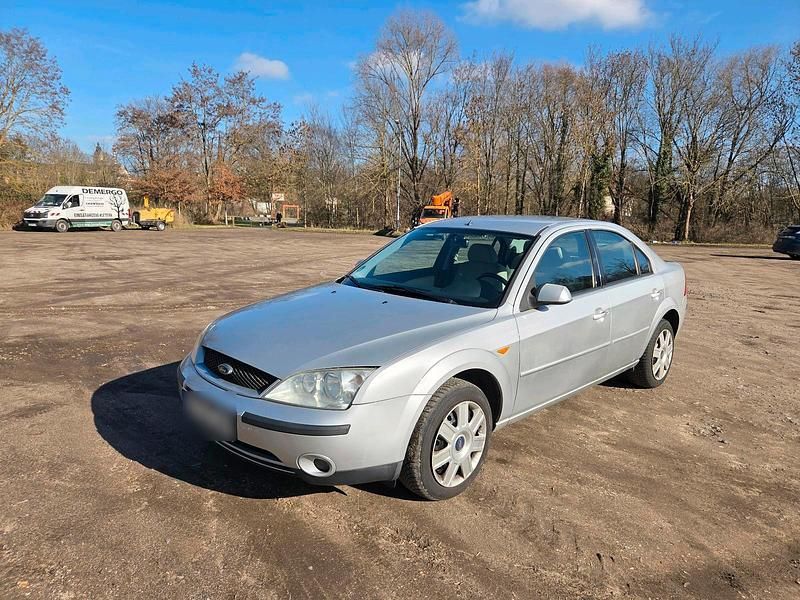 Gebraucht Ford Mondeo 125 PS (91 kW) 2001 Silber Limousine