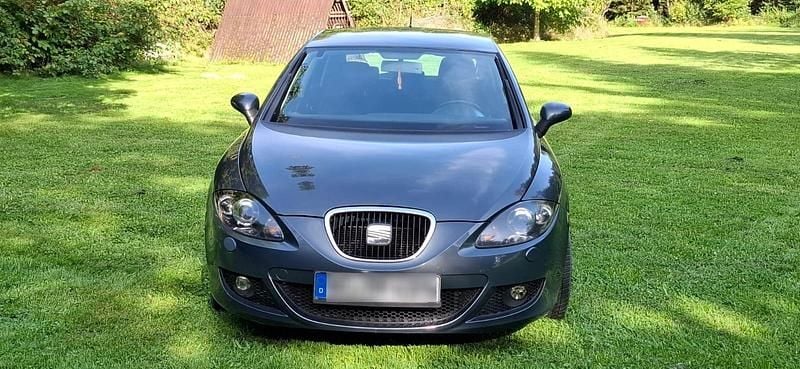 Grau Gebraucht 2008 Seat Leon Limousine | 2.900 € (Fairer Preis) - Bild 1/4