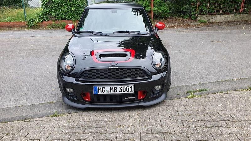 Gebraucht Mini John Cooper Works 209 PS (153 kW) 2011 Schwarz Kleinwagen