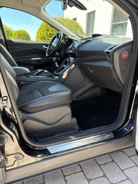 Usado Ford Kuga Titanium 140 HP (102 kW) 2013 Preto SUV