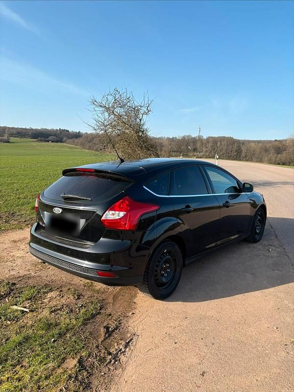 Gebraucht Ford Focus Champions Edition 105 PS (77 kW) 2012 Schwarz Kleinwagen