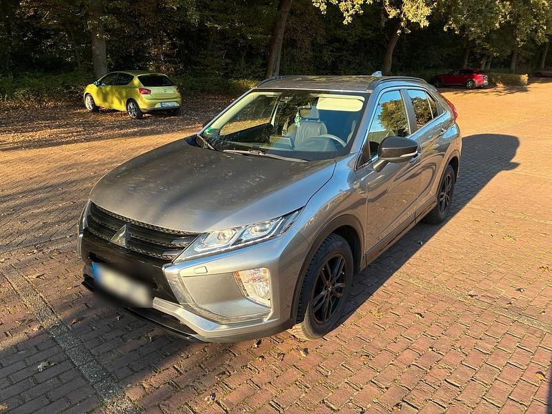 Grau Gebraucht 2019 Mitsubishi Eclipse Cross SUV | 17.999 € (Etwas zu teuer) - Bild 1/4