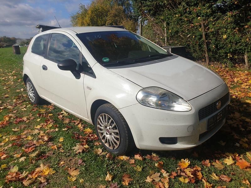 Weiß Gebraucht 2009 Fiat Punto Kleinwagen | 1.250 € (Guter Preis) - Bild 1/4