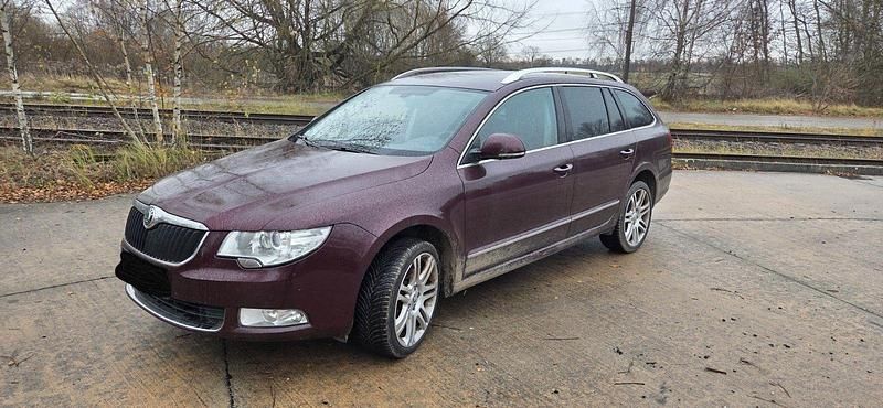 Rot Gebraucht 2010 Skoda Superb Kombi | 5.000 € (Superpreis) - Bild 1/4