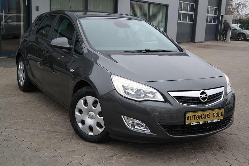 Gebraucht Opel Astra Design Edition 116 PS (85 kW) 2010 Grau Limousine