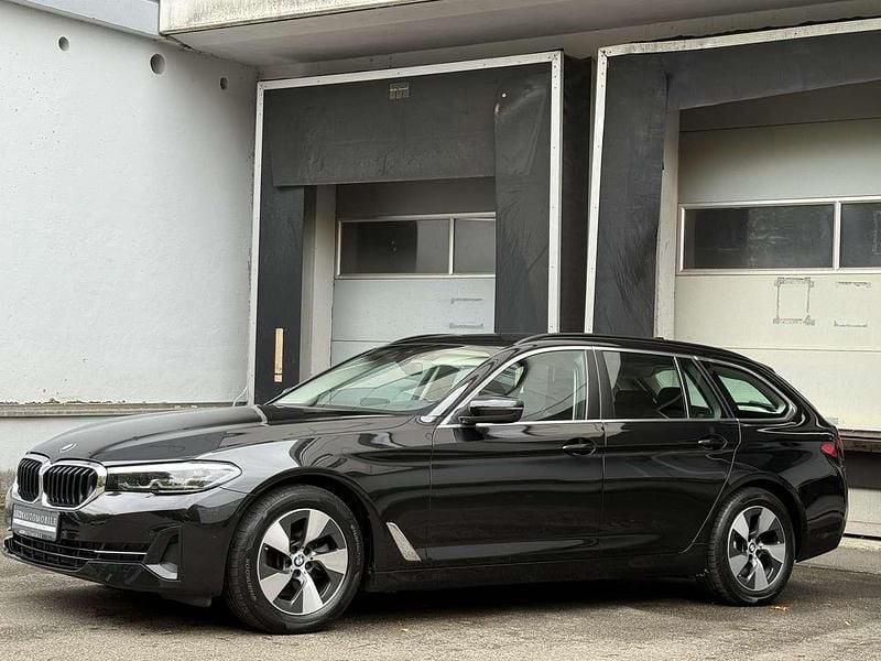 Gebraucht BMW 520 190 PS (139 kW) 2022 Black sapphire Kombi