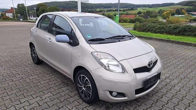 Grau Gebraucht 2011 Toyota Yaris Executive Limousine | 2.750 € (Guter Preis) - Bild 1/4
