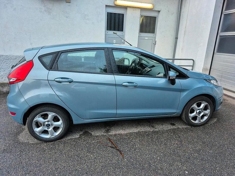 Blau Gebraucht 2009 Ford Fiesta Kleinwagen | 4.250 € - Bild 1/4