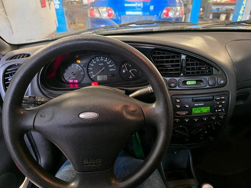 Gebraucht Ford Fiesta 2001 Silber Kleinwagen