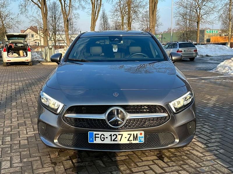 Gebraucht Mercedes A160 109 PS (80 kW) 2019 Grau Limousine