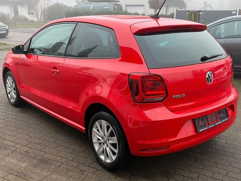 Gebraucht VW Polo LOUNGE 75 PS (55 kW) 2015 Rot Limousine