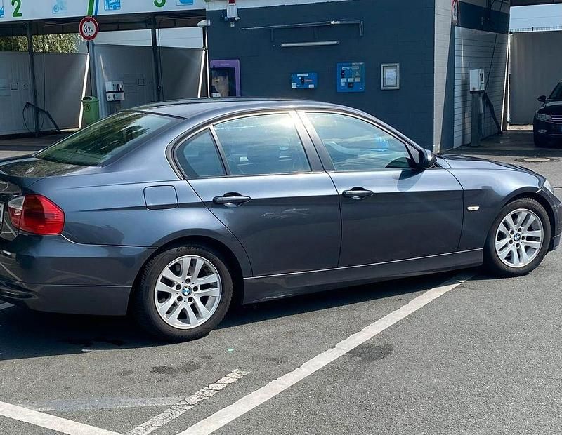 Second-hand BMW 318 143 CP (105 kW) 2008 Berlinǎ