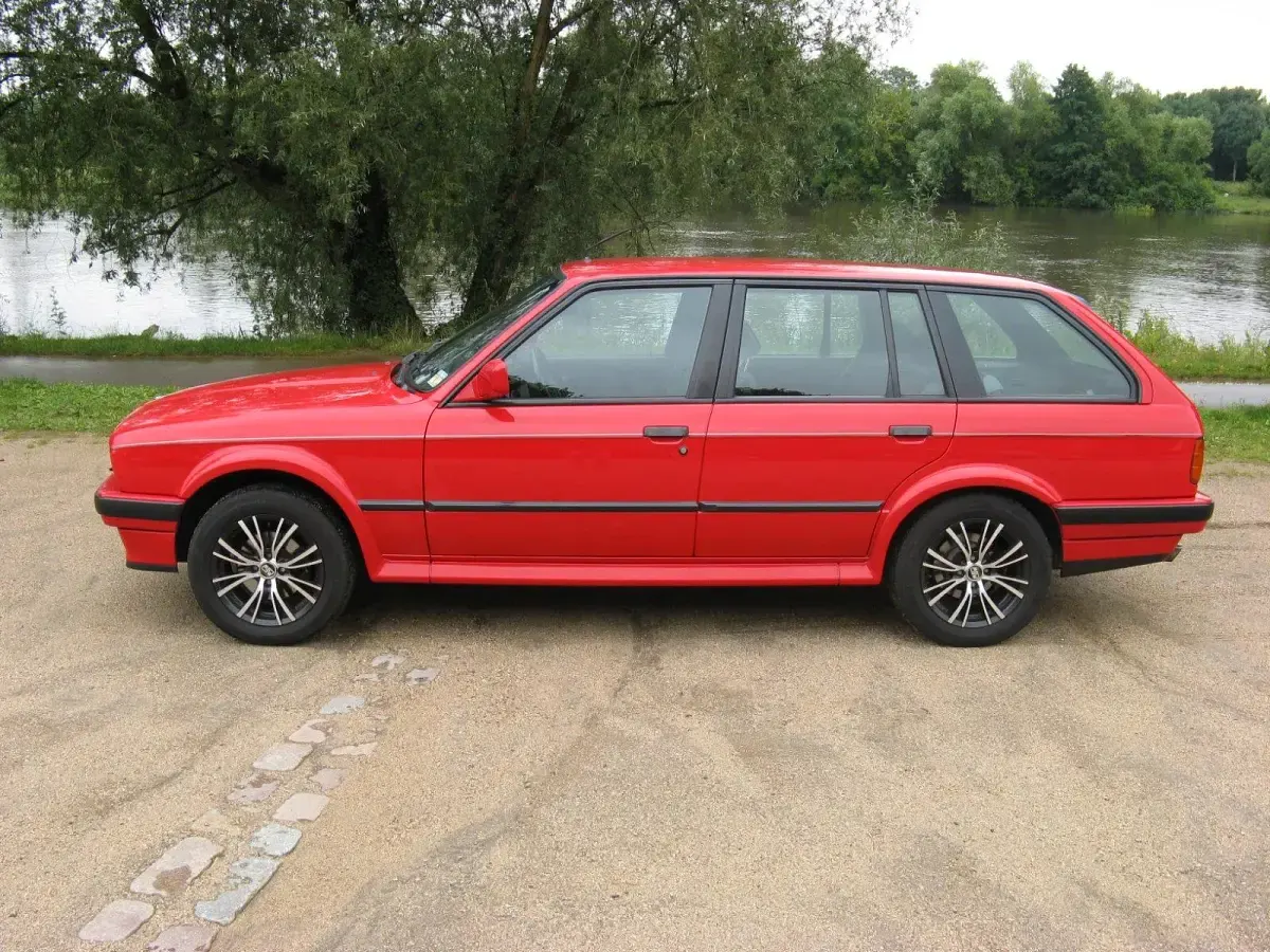 Gebraucht BMW 325 170 PS (125 kW) 1990 Rot Kombi