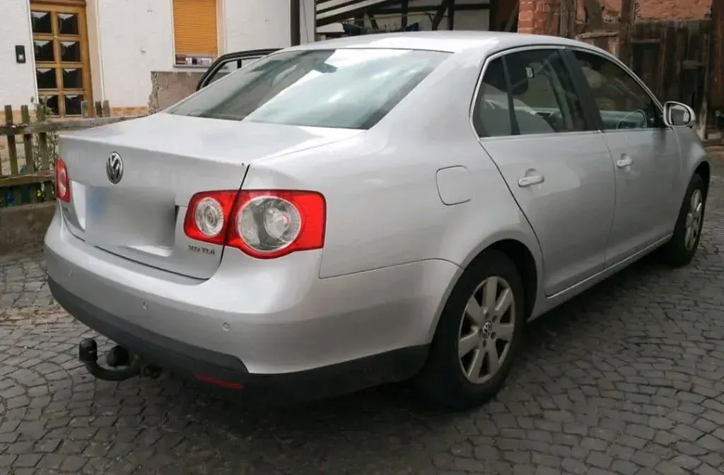 Gebraucht VW Jetta 140 PS (102 kW) 2007 Silber Limousine