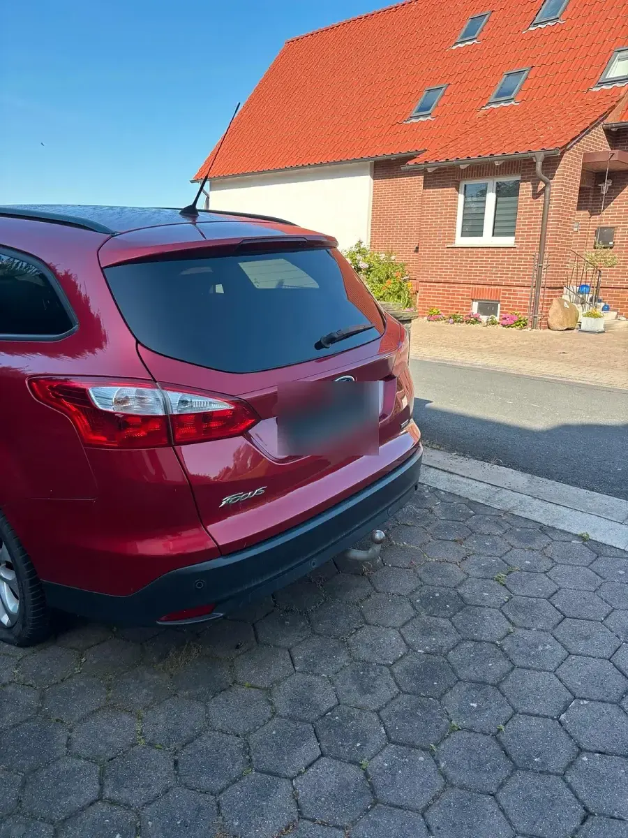 Gebraucht Ford Focus 100 PS (73 kW) 2014 Rot Kombi