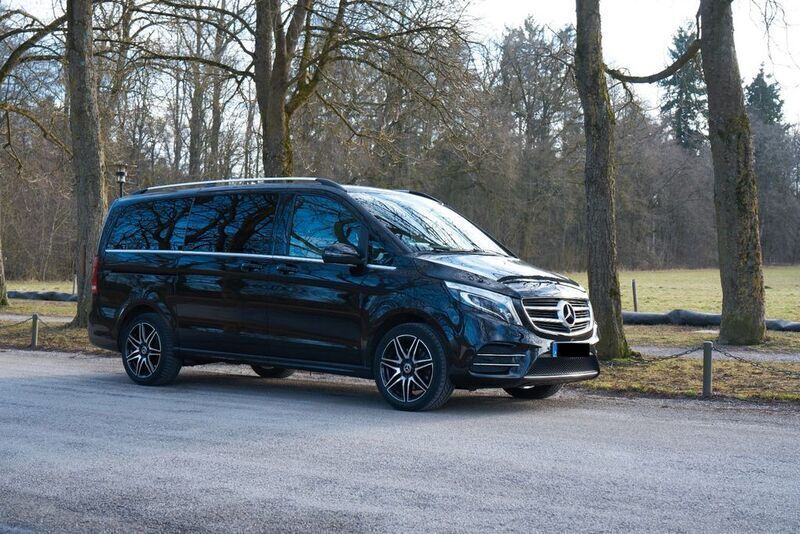 Schwarz Gebraucht 2018 Mercedes V250 AMG line Van / Kleinbus | 44.600 € (Fairer Preis) - Bild 1/4