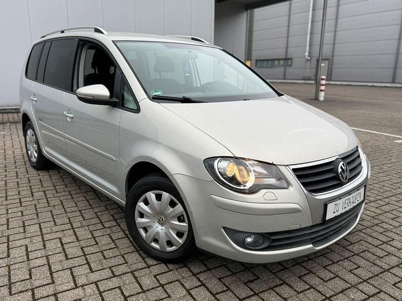 Gebraucht VW Touran Freestyle 140 PS (102 kW) 2010 Gold Van / Kleinbus