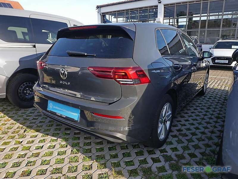 Gebraucht VW Golf VIII Life 131 PS (96 kW) 2023 Grau Limousine