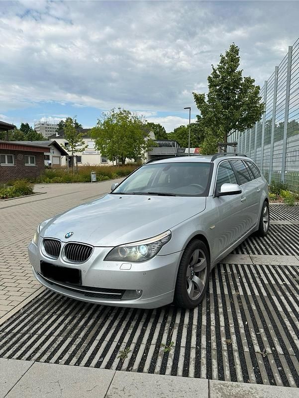 Silber Gebraucht 2009 BMW 530 Kombi | 3.200 € (Fairer Preis) - Bild 1/4