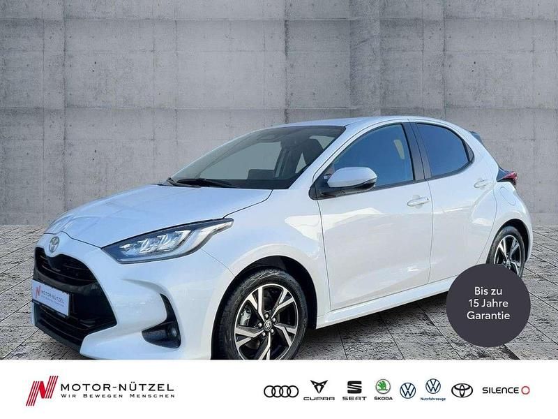 Super white 2 Neu 2025 Toyota Yaris Hybrid Kleinwagen | 22.430 € (Superpreis) - Bild 1/4