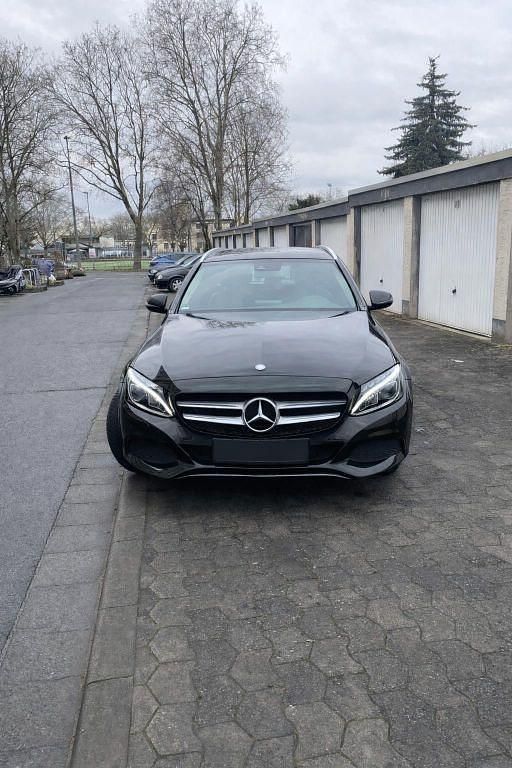 Gebraucht Mercedes C220 170 PS (125 kW) 2016 Schwarz Limousine